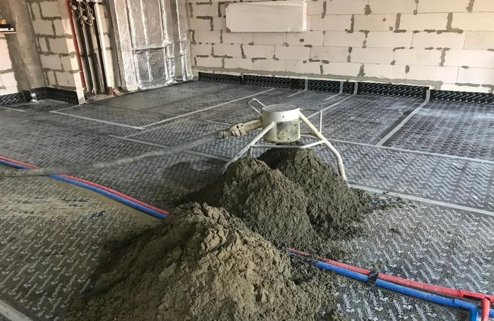 Профессиональная полусухая стяжка пола по системе цена под ключ обеспечивает идеальное выравнивание и долговечность. Используем современные технологии и качественные материалы для быстрого и надежного результата в любых помещениях.